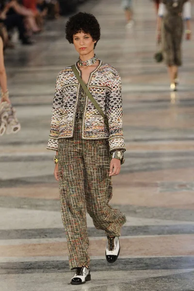 Look 35